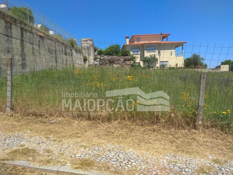 Land with 1412sqm Guarda