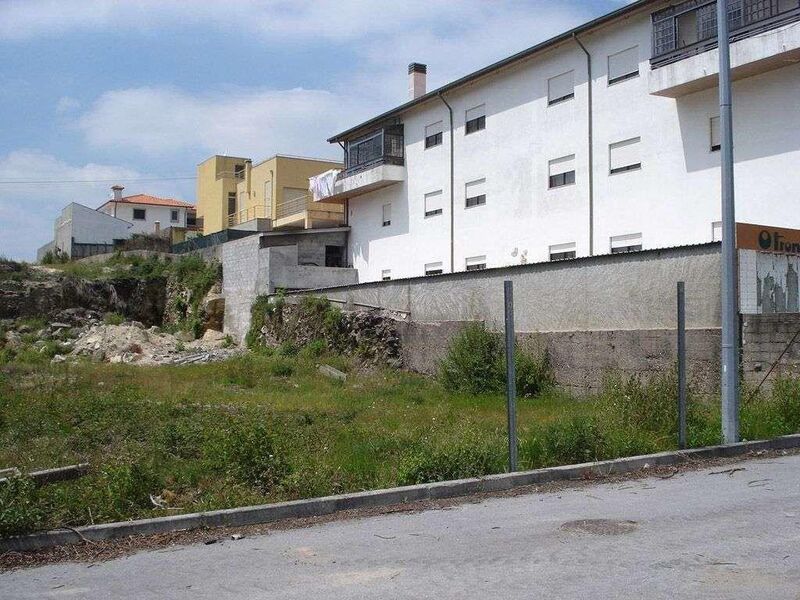 Land with 880sqm Lousada