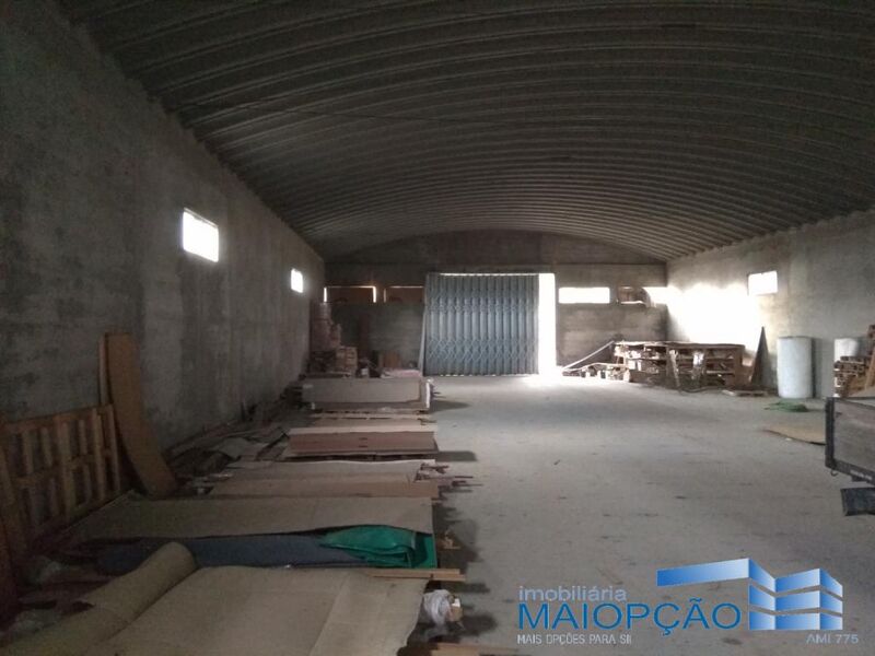 Warehouse with 650sqm Guarda