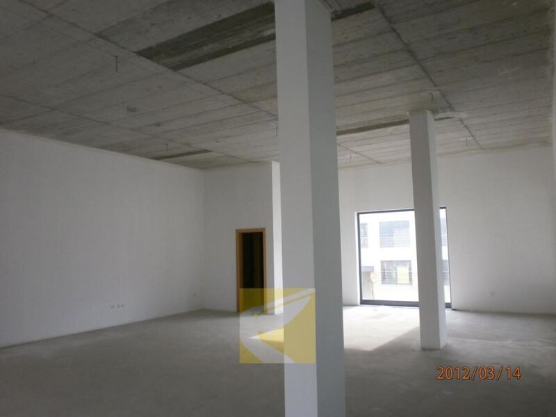 Shop new in good condition Pereira Montemor-o-Velho - easy access, garage