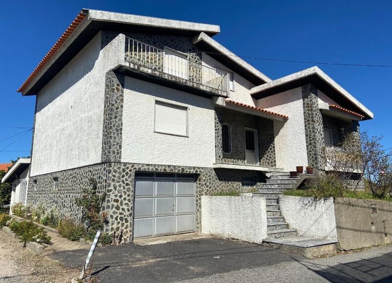 House 6 bedrooms Nogueira do Cravo Oliveira do Hospital - garage