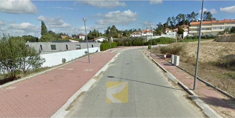 магазин Vila de Cucujães Oliveira de Azeméis - 2 фронта, гараж