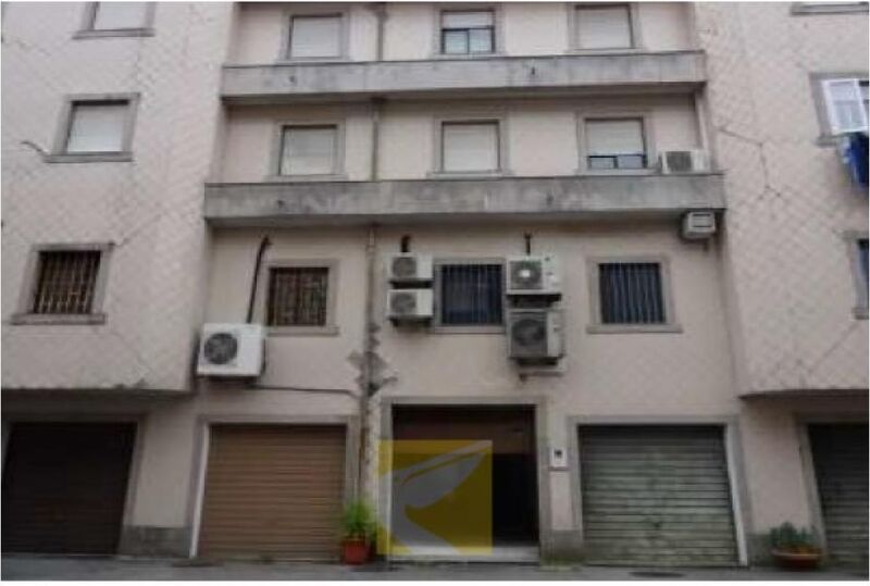 Warehouse with 116sqm Urgezes Guimarães