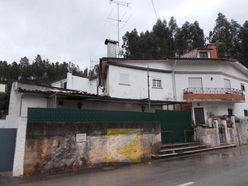 Moradia V2 para recuperar Coimbra à venda