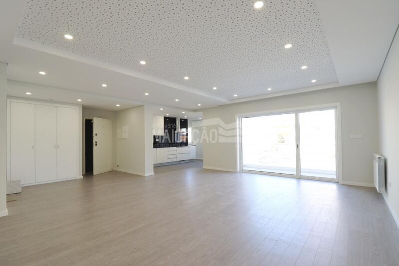 Apartment T3 nuevo to renew Bragança - equipped, balcony, thermal insulation, solar panels, garage