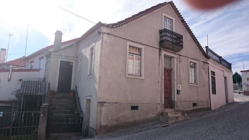 Moradia V3 para recuperar Lajeosa do Mondego Celorico da Beira