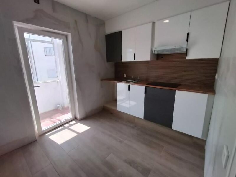 Apartamento Renovado T4 Guarda - varanda, marquise