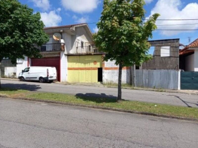 House V4 Argoncilhe Santa Maria da Feira - garage