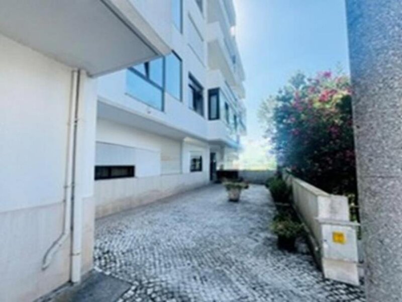 Garagem Fechada no centro Leiria