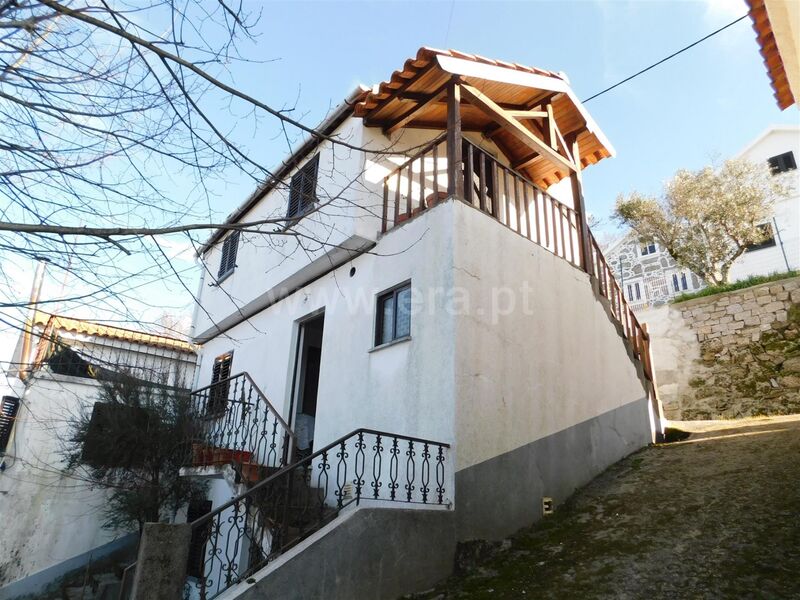 Moradia V2 à venda Sandomil Seia - zona calma