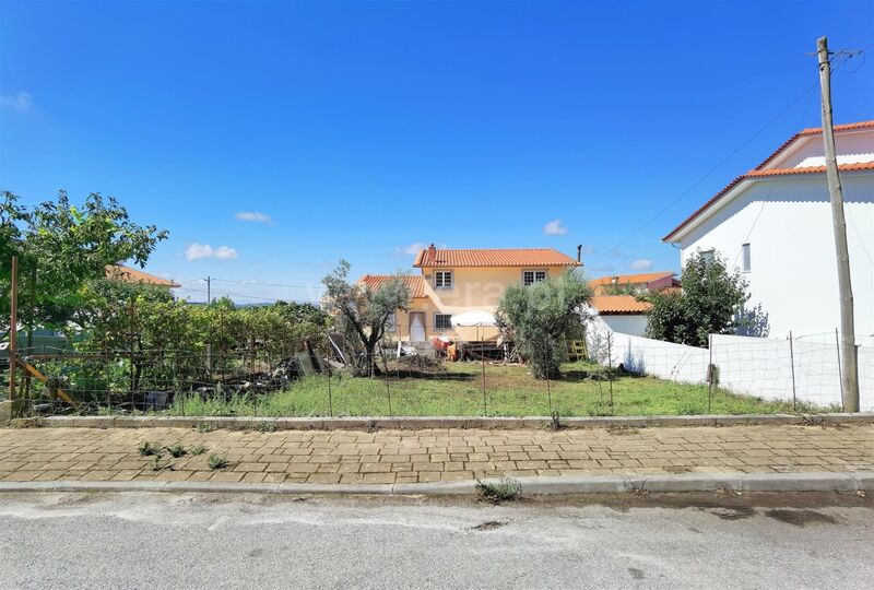 Land with 273sqm Seia