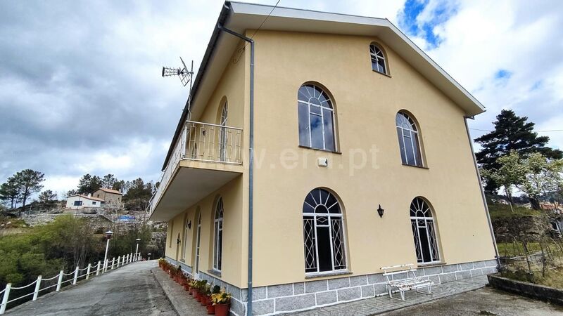 Moradia V4 São Romão Seia - lareira, alarme, jardins, zona calma, sótão, portão automático, garagem, aquecimento central, varanda