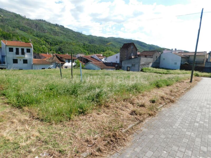 Lote Urbano com 883m2 Sandomil Seia - água, electricidade