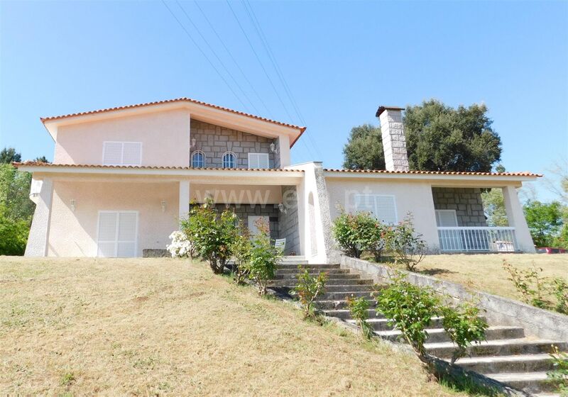 Moradia V4 Isolada com boas áreas Seia à venda - portão automático, aquecimento central, lareira, jardins, garagem, piscina