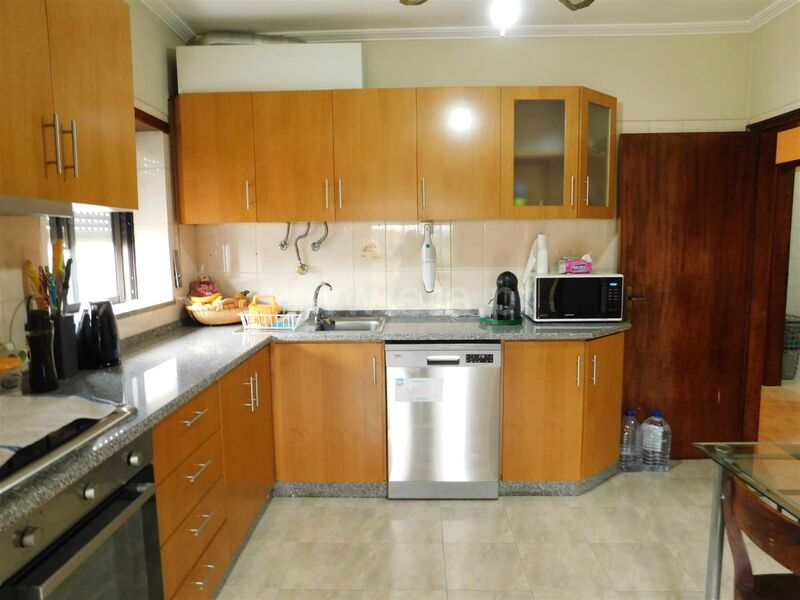 Venda de Apartamento T3 Paranhos Seia - zona calma, lugar de garagem, arrecadação, jardins