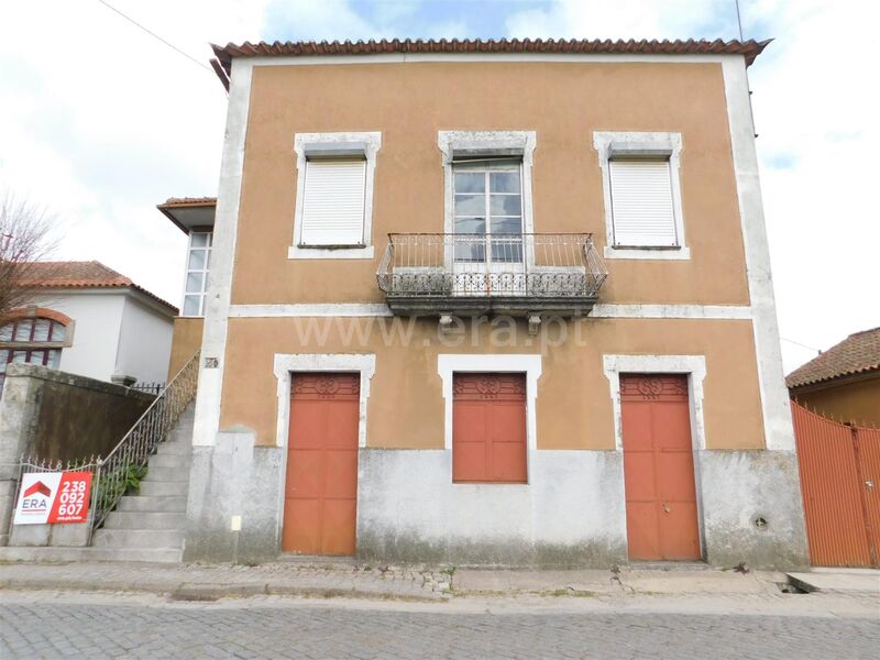 Venda Moradia V4 Paranhos Seia - jardins, lareira, varanda, garagem