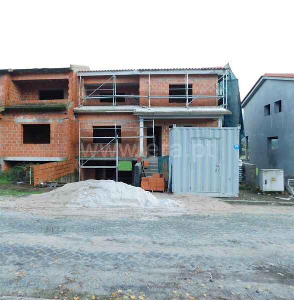 Moradia V3 Pinhanços Seia - varanda, garagem, jardins