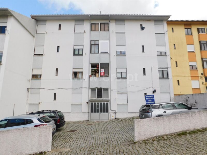 Apartamento no centro T2 Seia - marquise, jardins, parqueamento