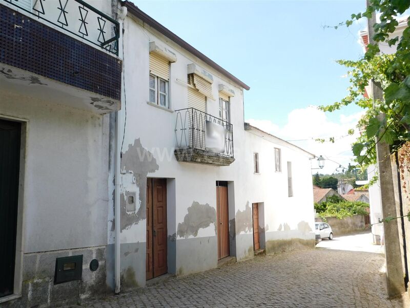 House 2 bedrooms to rebuild Várzea de Meruge Seia - backyard