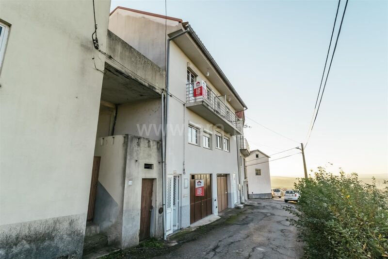 жилой дом V4 в ряд São Romão Seia - сады, автоматические ворота, гараж