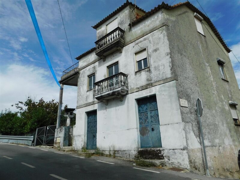 Moradia V3 Santiago Seia para vender - jardins