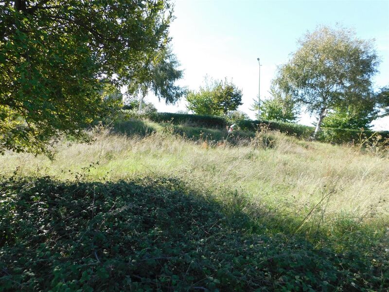 Land with 287sqm Gouveia - great location