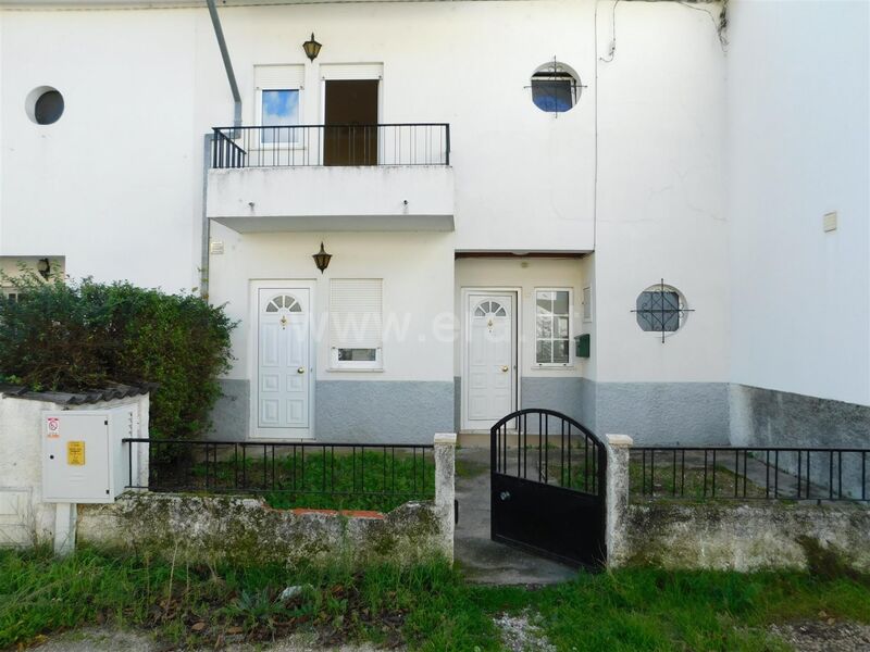 Moradia em banda V3 Seia - garagem, sótão, jardins, lareira
