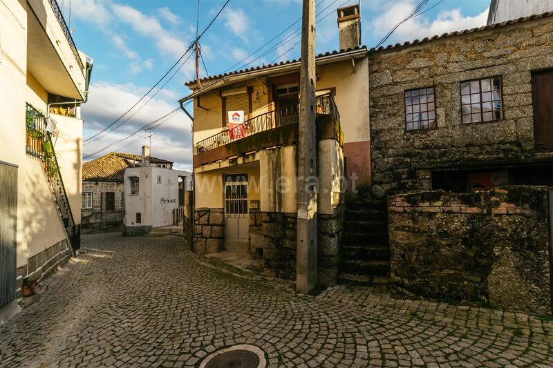 House in the center 3 bedrooms Meruge Oliveira do Hospital - backyard