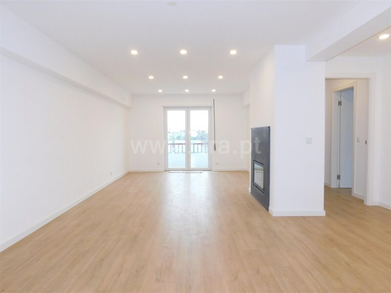 Apartment 3 bedrooms Renovated in the center Seia - gardens, garage, marquee, air conditioning, balcony