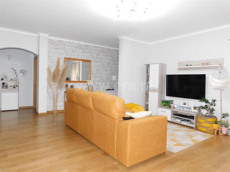 House 2 bedrooms Seia - garage, barbecue, attic, terrace, central heating, automatic gate, gardens