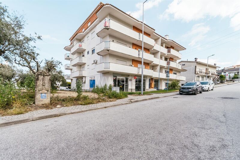 Apartamento T3 bem localizado Seia - varanda, garagem, ar condicionado, arrecadação, jardins