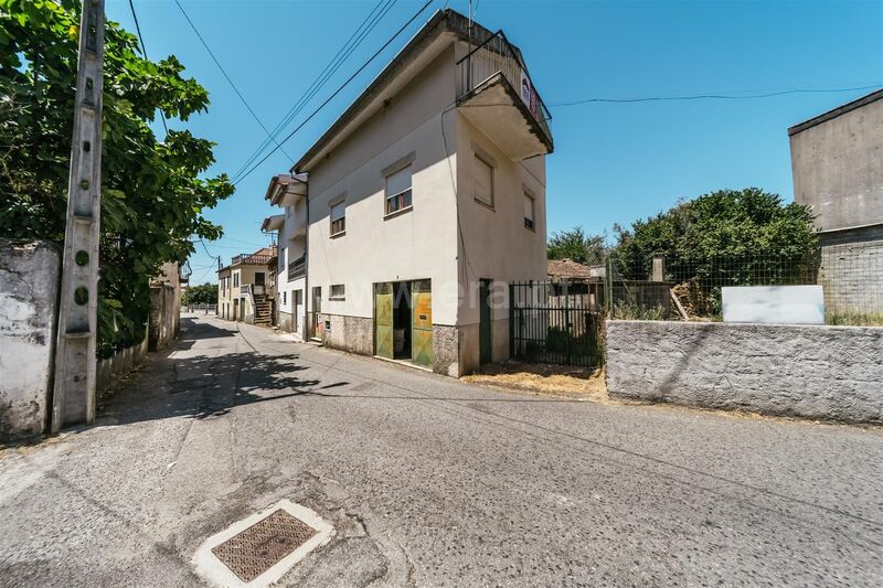 House V3 Santa Comba Seia - garage