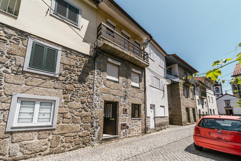 Moradia V3 Sandomil Seia - lareira, arrecadação