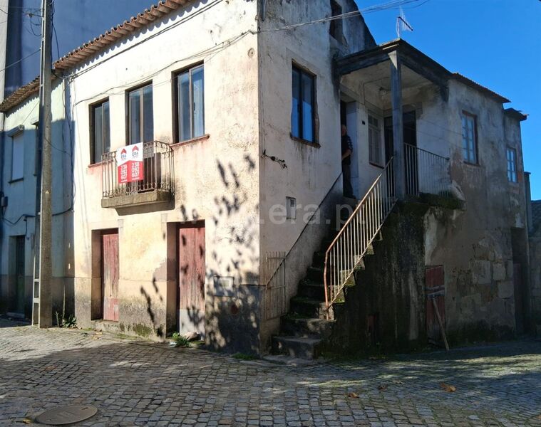 Moradia V1 Paranhos da Beira Seia - garagem, jardins, sótão