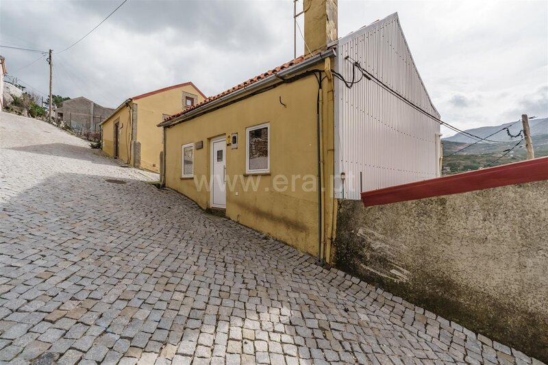 Casa V2 Sabugueiro Seia - varanda, ar condicionado