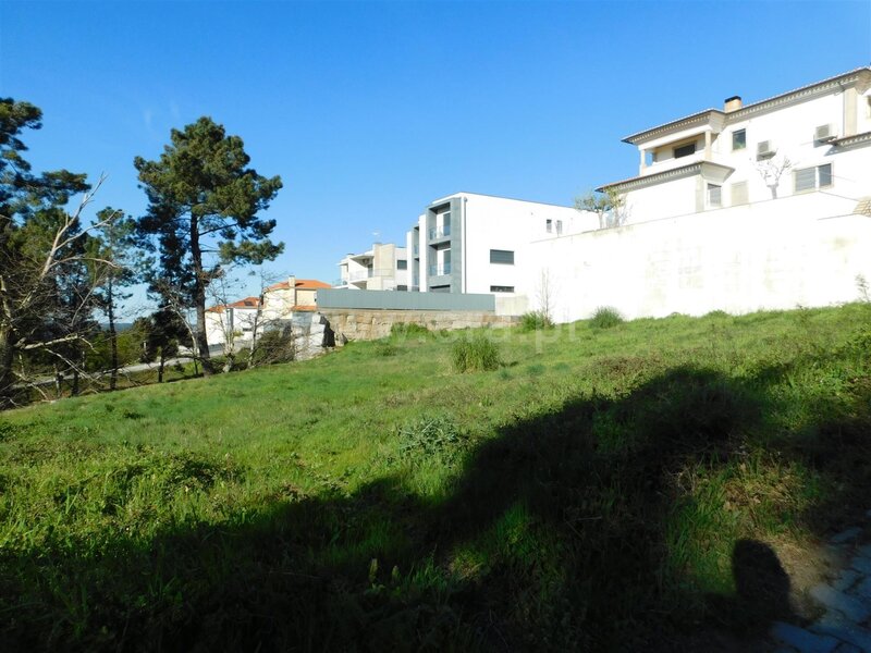 Lote Urbano com 686m2 Seia - bons acessos