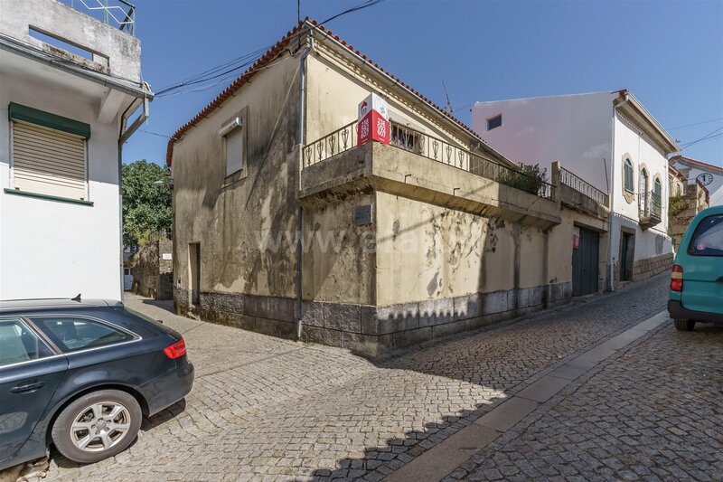 Casa V3 no centro Torrozelo Seia - varanda, churrasqueira, terraço, garagem