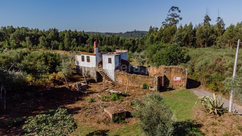 Ruína no campo Santa Eulália Seia - excelente localização
