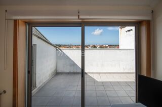 -611387049_apartamento-t3-aveiro-verdemilho_14_1_1387049_17101894_2_1_vsX6aGN7BtjORBGAJOebBHw_2bVEH48_2fx8rrYkOHEG73jEB8h4ZPpqcw_.jpg