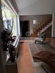 -69017492_pf17492-moradia-t5-lisboa-913176df-2f36-4ccb-b1e0-2e3c2f5880fd.JPG