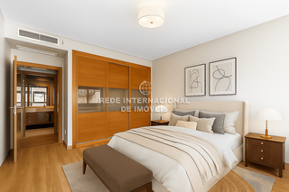 -69037309_20250716_1624_Bedroom_20with_20Ceiling_20Lamp_remix_01k09x989key5sk3bb2e9tg8xy_1752680755163.png