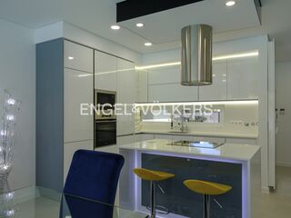 -872267653_8c6b42be-5cb8-45ef-a0aa-7112976b5081.jpg