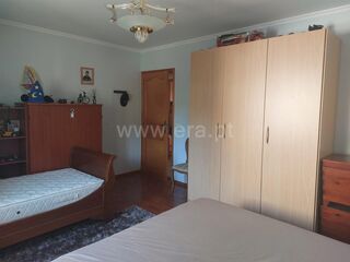 -611429784_moradia-isolada-t3-santa-maria-da-feira-sao-joao-de-ver_14_1_1429784_17542455_2_1_YsKhoXo3HOj6iw8ip1jX9vWyDES3oxVTgp1lj_2bdim_2bHEB8h4ZPpqcw_.jpg