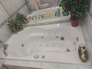 -611429784_moradia-isolada-t3-santa-maria-da-feira-sao-joao-de-ver_14_1_1429784_17542502_2_1_H_2bg6otSVKrR6gGPhaczQsPJA55a2mspmWfe9DJu5jmLEB8h4ZPpqcw_.jpg