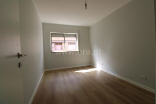 -611468492_apartamento-t2-porto-paranhos_14_1_1468492_17951949_2_1_91dO0AUyZb4ndajHPwOSvypd3nvdFJggU9GpKy74ut7EB8h4ZPpqcw_.jpg