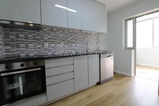 -611468492_apartamento-t2-porto-paranhos_14_1_1468492_17951960_2_1_wrPO00MLNSzezU203vsyYnSQOn6k4n_2fSobkD9UlMbRPEB8h4ZPpqcw_.jpg