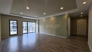 -611475942_apartamento-t3-almada-charneca-da-caparica_14_1_1475942_18033942_2_1_0eFWfvVs7hW000JJN2yRl3HXzd6sLq2gQnaDNAjTLLDEB8h4ZPpqcw_.jpg