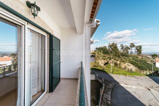 -611465147_moradia-em-banda-t4-covilha-tortosendo_14_1_1465147_17970218_2_1_oHaN4lJPw1BsVykaaRw9NYNlu7bUwe_2bOe0FhGXxJFlHEB8h4ZPpqcw_.jpg