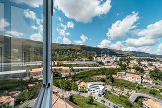 -611490572_apartamento-t4-covilha-covilha-e-canhoso_14_1_1490572_18207024_2_1_Migg76WSsmg6jtnM4GM7PMGM5z7Fa5nB84ad1o9z7lzEB8h4ZPpqcw_.jpg