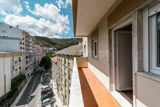 -611490572_apartamento-t4-covilha-covilha-e-canhoso_14_1_1490572_18207027_2_1_cLLvJETfrATUNK6KKFPzpmlcmOuLvWgSm9mQSbate1TEB8h4ZPpqcw_.jpg